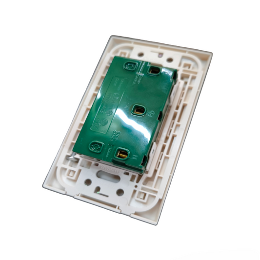 Omni Duplex Universal Outlet with Ground WWP-113+WWU-402