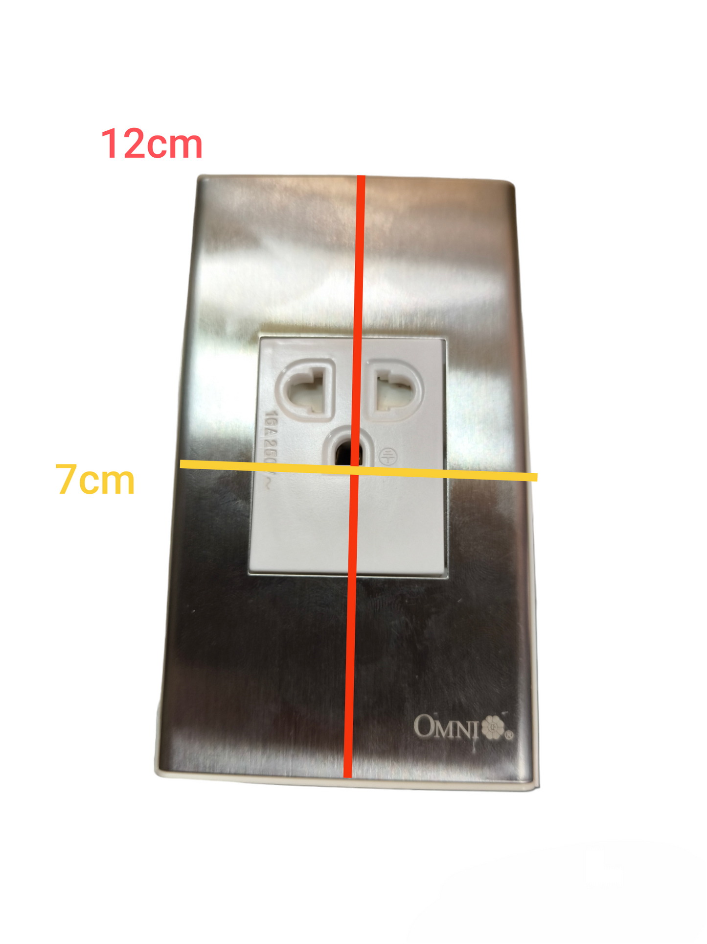 Omni Universal Outlet with Ground 16A 250V with Center Plate Cover WWP-111S+WWG-203