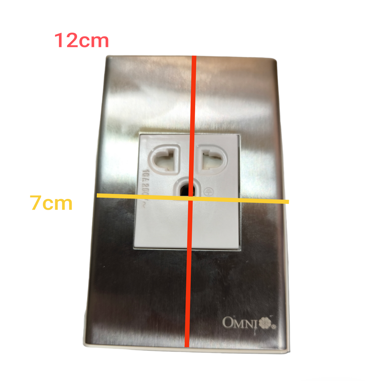 Omni Universal Outlet with Ground 16A 250V with Center Plate Cover WWP-111S+WWG-203