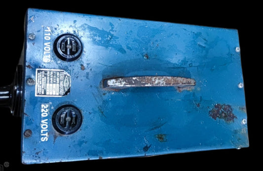 CE 2000W Variable Transformer 145 - 220V blue metal box with voltage adjustment dials