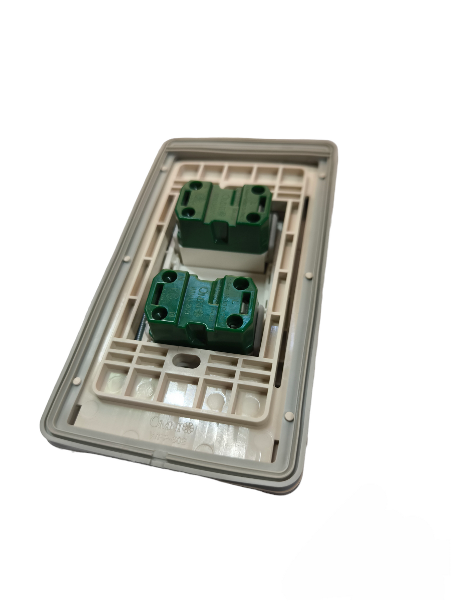 Omni Weatherproof 2 Gang Universal Outlet 15A 250V WPP-602+WWP-112S+(WWU-200x2)