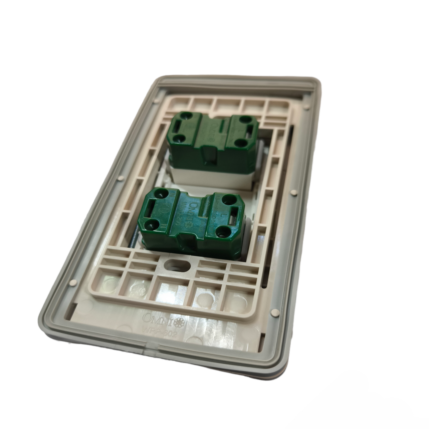 Omni Weatherproof 2 Gang Universal Outlet 15A 250V WPP-602+WWP-112S+(WWU-200x2)
