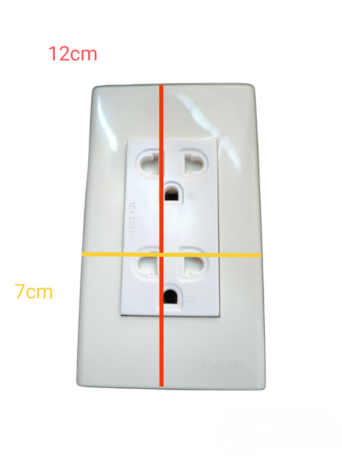 Omni Duplex Universal Outlet with Ground and Plate Cover 16A 250V WWP-113+WWG-402