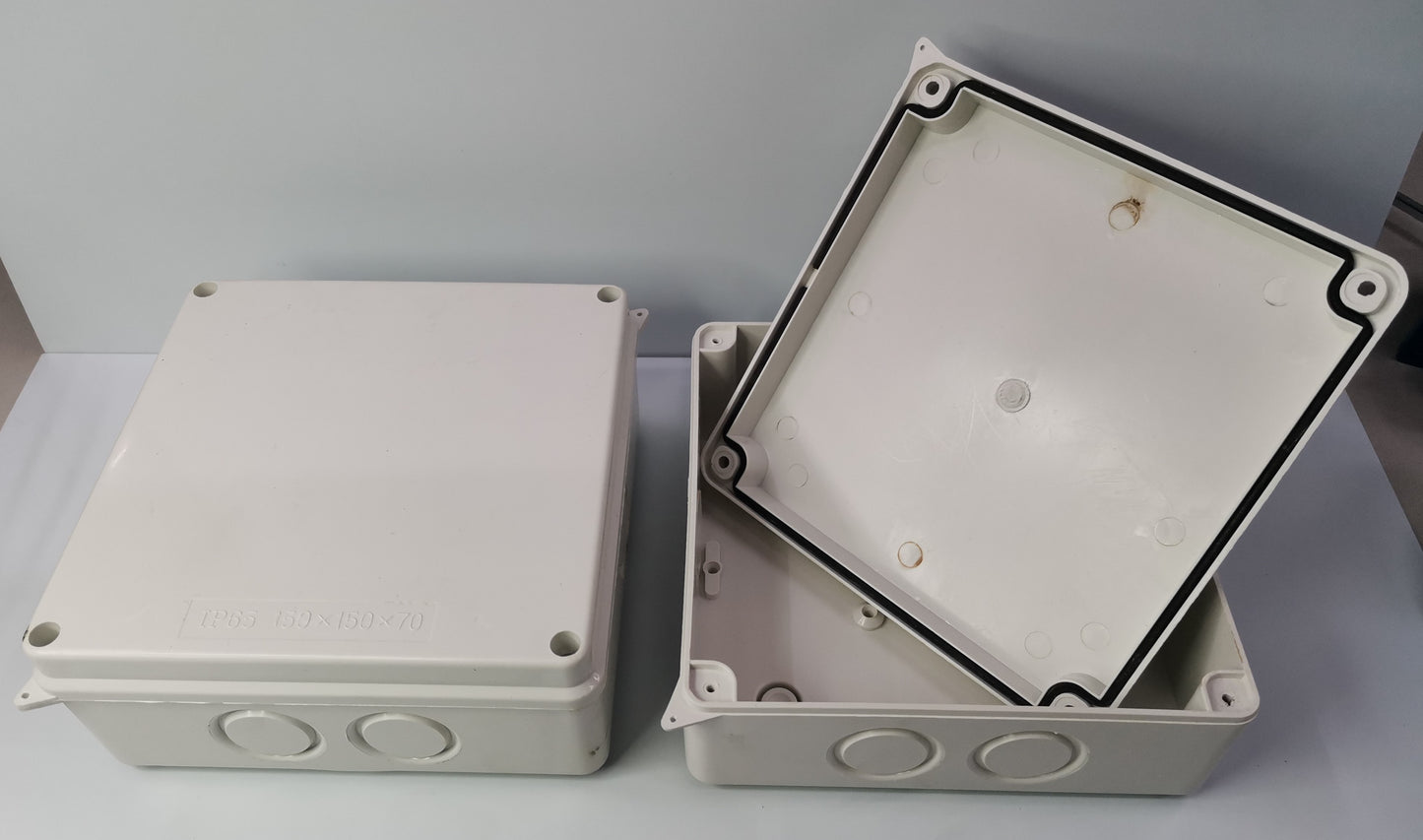 Grippes PVC Box 150x150x70 N type electrical enclosure with removable lid for circuit protection