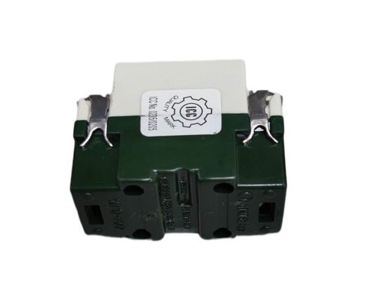Omni Universal Outlet 10A 250V Classic Series power point component in green and white color