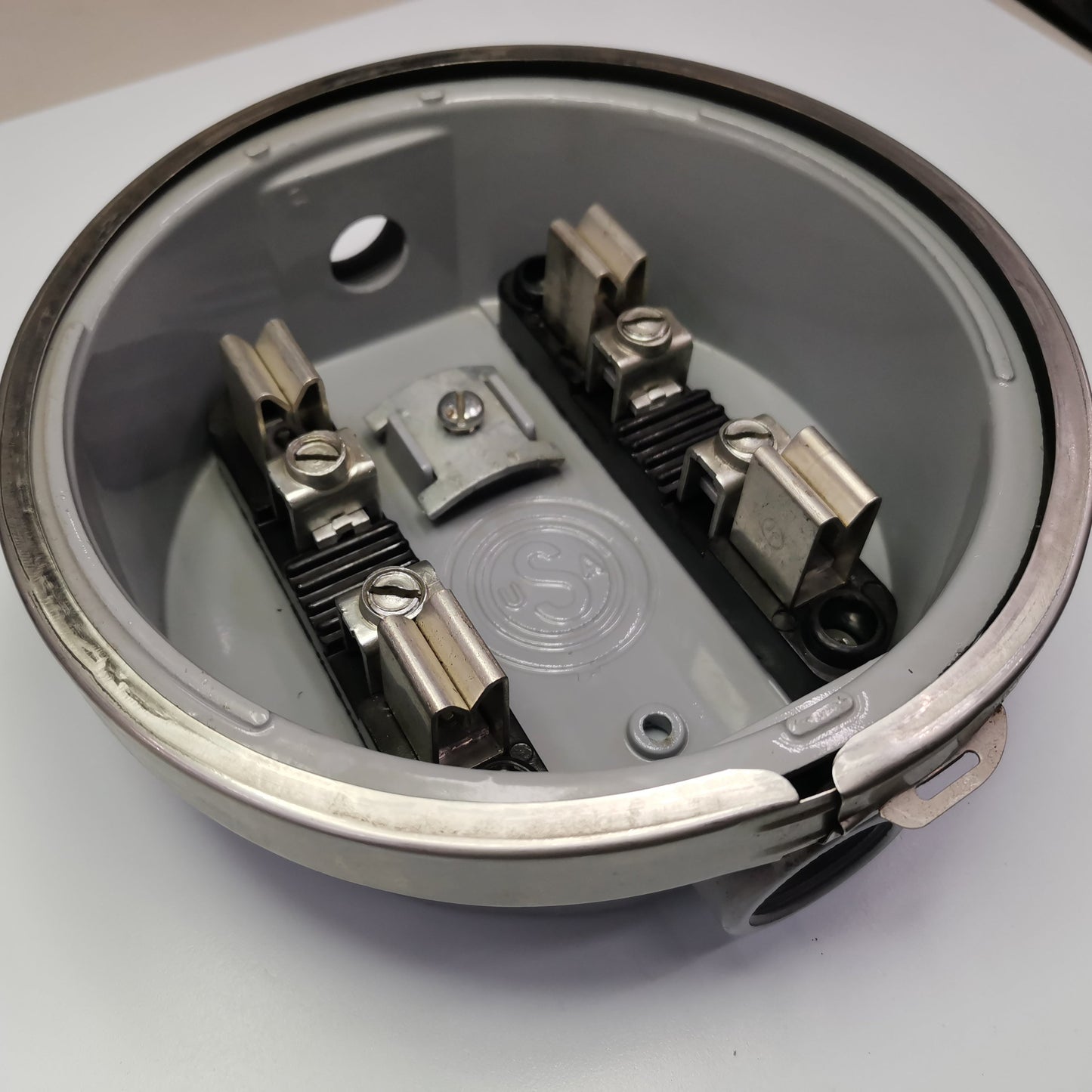 USA Round Meter Base 1 inch electrical meter socket with metal and plastic components