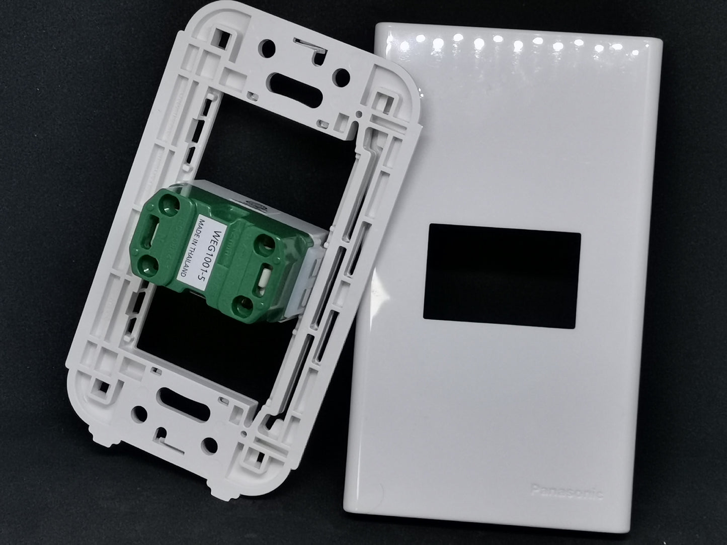 Panasonic 1 Gang Outlet, Convenience Outlet 1 Gang, Flat Pin Outlet Wide Series WEG1001-K/WEG6801