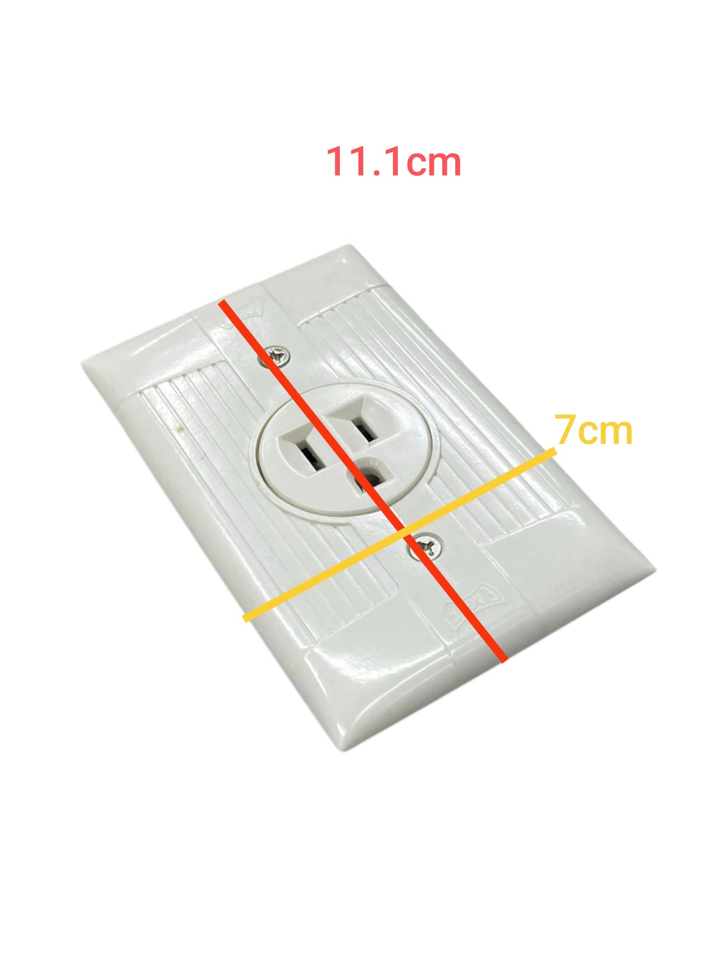 Eagle 15a 250v electrical outlet white with standard dimensions of 11.1cm by 7cm for home use