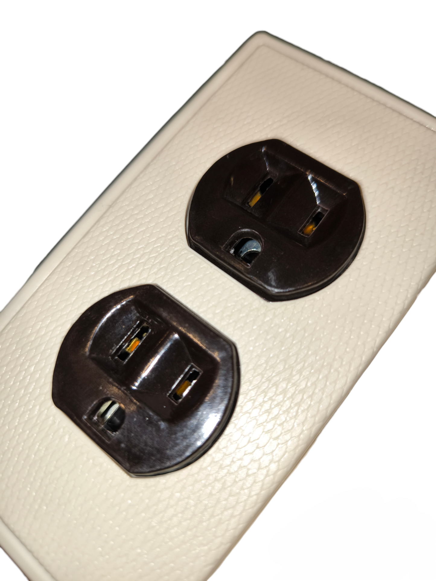 Kopez 2 gang flat pin outlet with ground on textured white power point cover