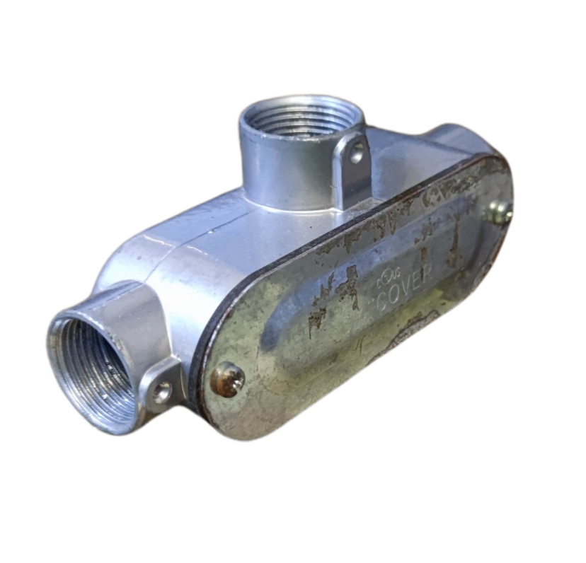 Local 20mm Metal Tee Conduit electrical part with threaded connections and metallic cover