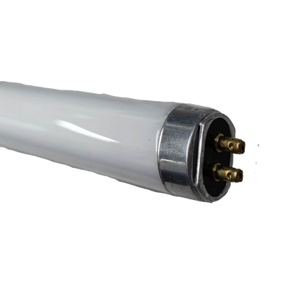 Close-up of Tokina 21W T5 fluorescent daylight bulb with a smooth white finish and metal end caps
