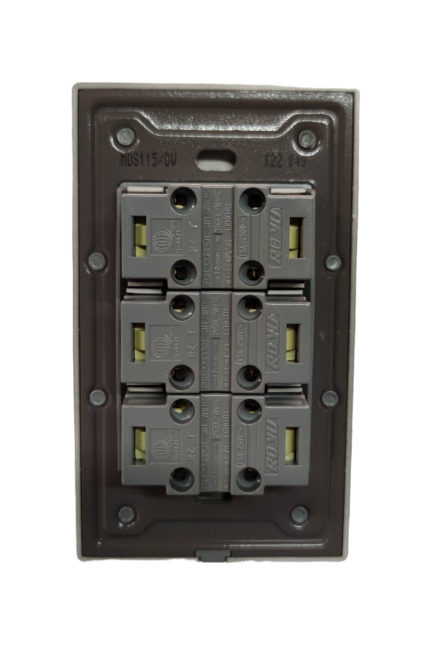 Royu 3 Gang Outlet With Plate MDS115 featuring three outlets for efficient power distribution