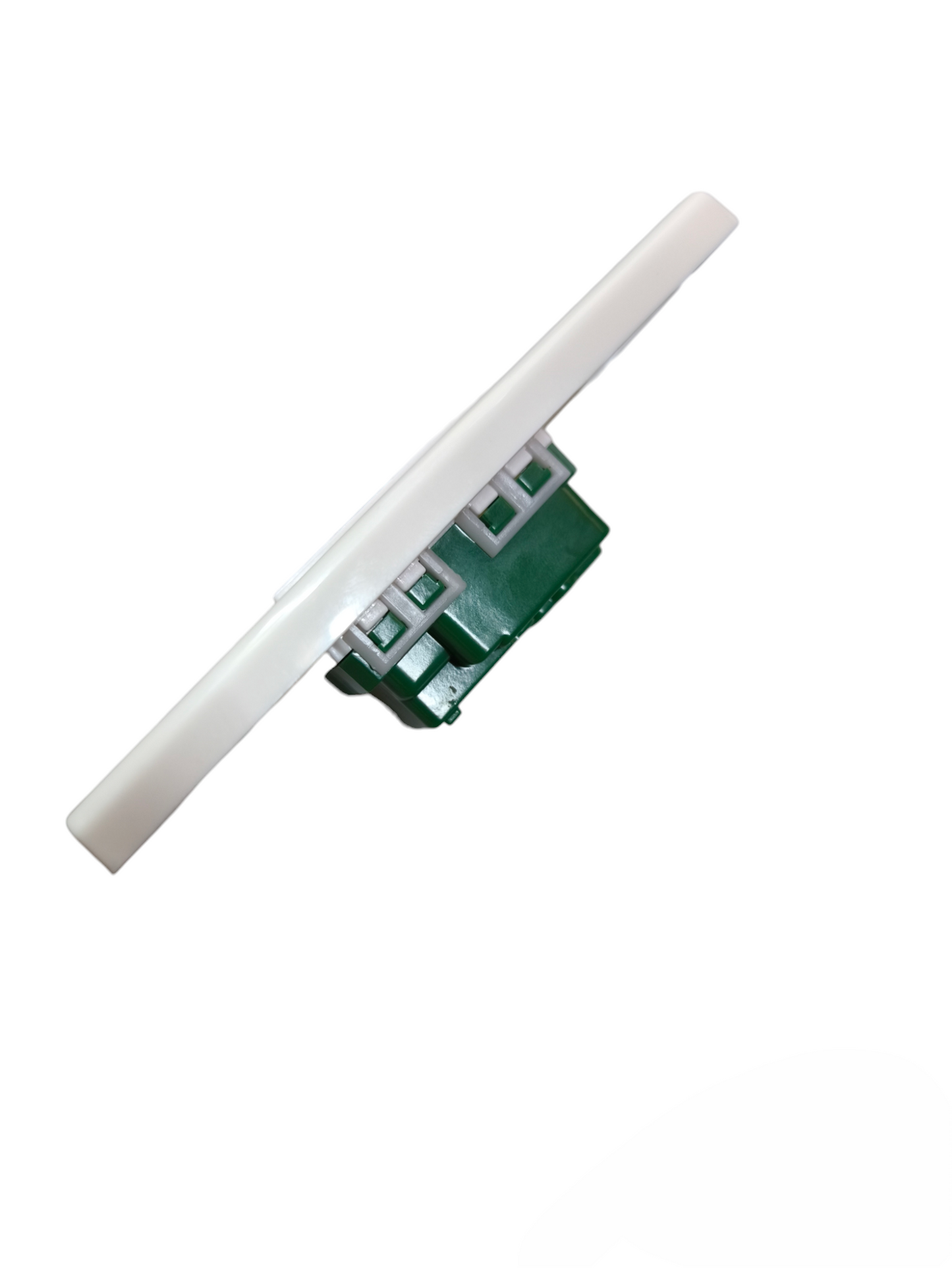 Omni Universal Outlet with Ground 16A 220V with Plate Cover Center Device WWP-111+WWG-203