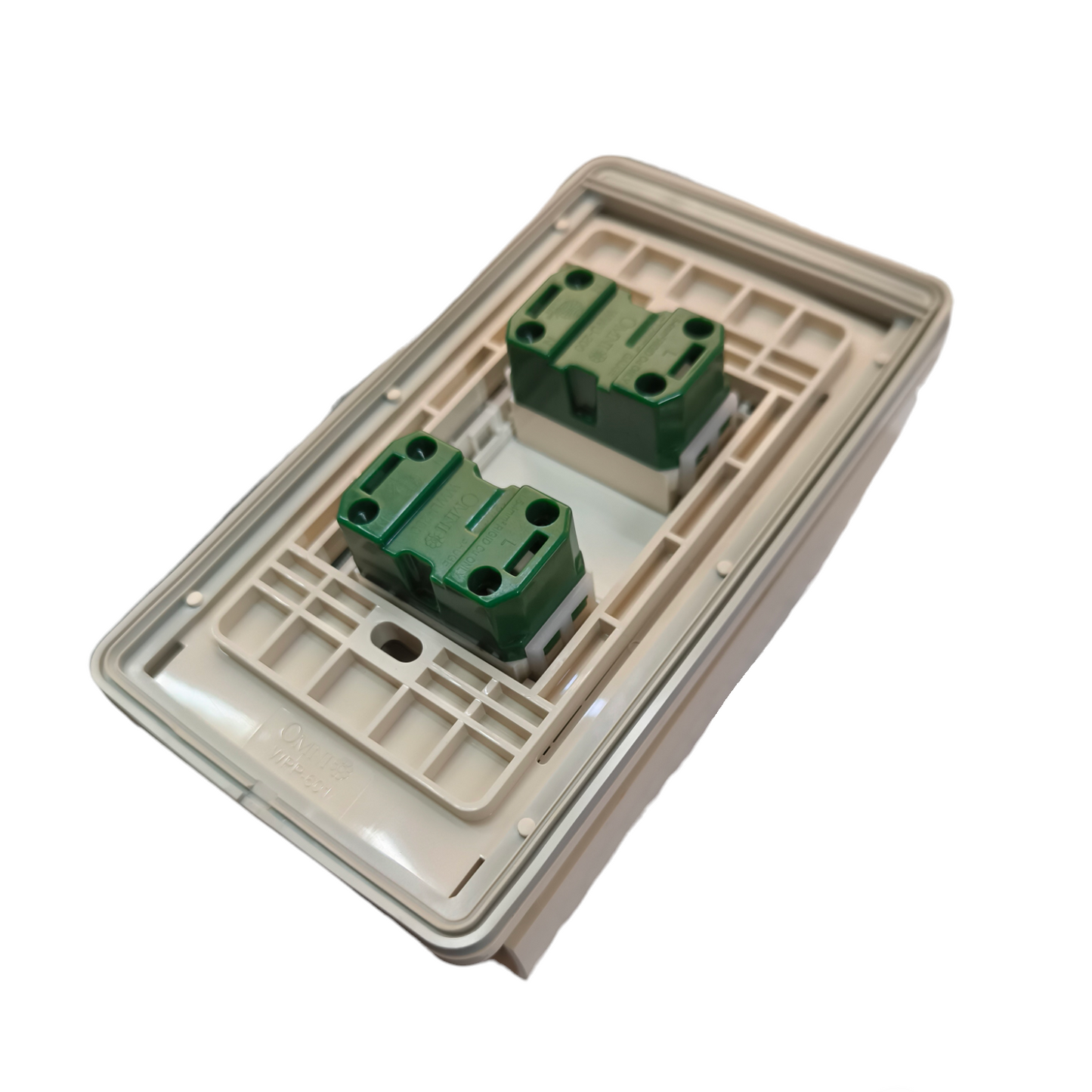 Omni Weatherproof 2 Gang Universal Outlet 15A 250V with Plate Wide Series WPP-601+(WWP-112+WWU-200x2)