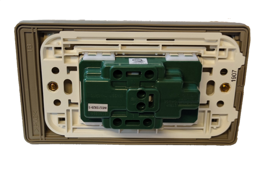 Panasonic Duplex Universal Convenience Outlet with Weatherproof Plate Cover, Weatherproof Duplex Universal Outlet Wide Series, Duplex Receptacle with Ground and Weatherproof Plate Cover WEG15925-5 / WEG7903