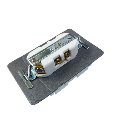 Eagle 2 Gang Weatherproof Universal Outlet with Ground 15A 220V CAT1962/828C