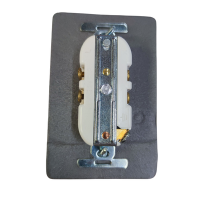 Eagle 2 Gang Weatherproof Universal Outlet with Ground 15A 220V CAT1962/828C