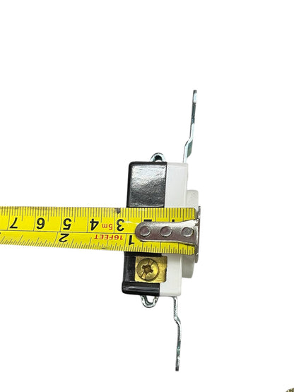 Eagle Tandem Outlet with Ground 15A 250V