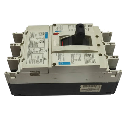 Electrical circuit breaker on a white background GE 500A 3Pole 85KAIC 220V MCCB Industrial Circuit Breaker FG630 Record Plus FGNDA3500NF Electx