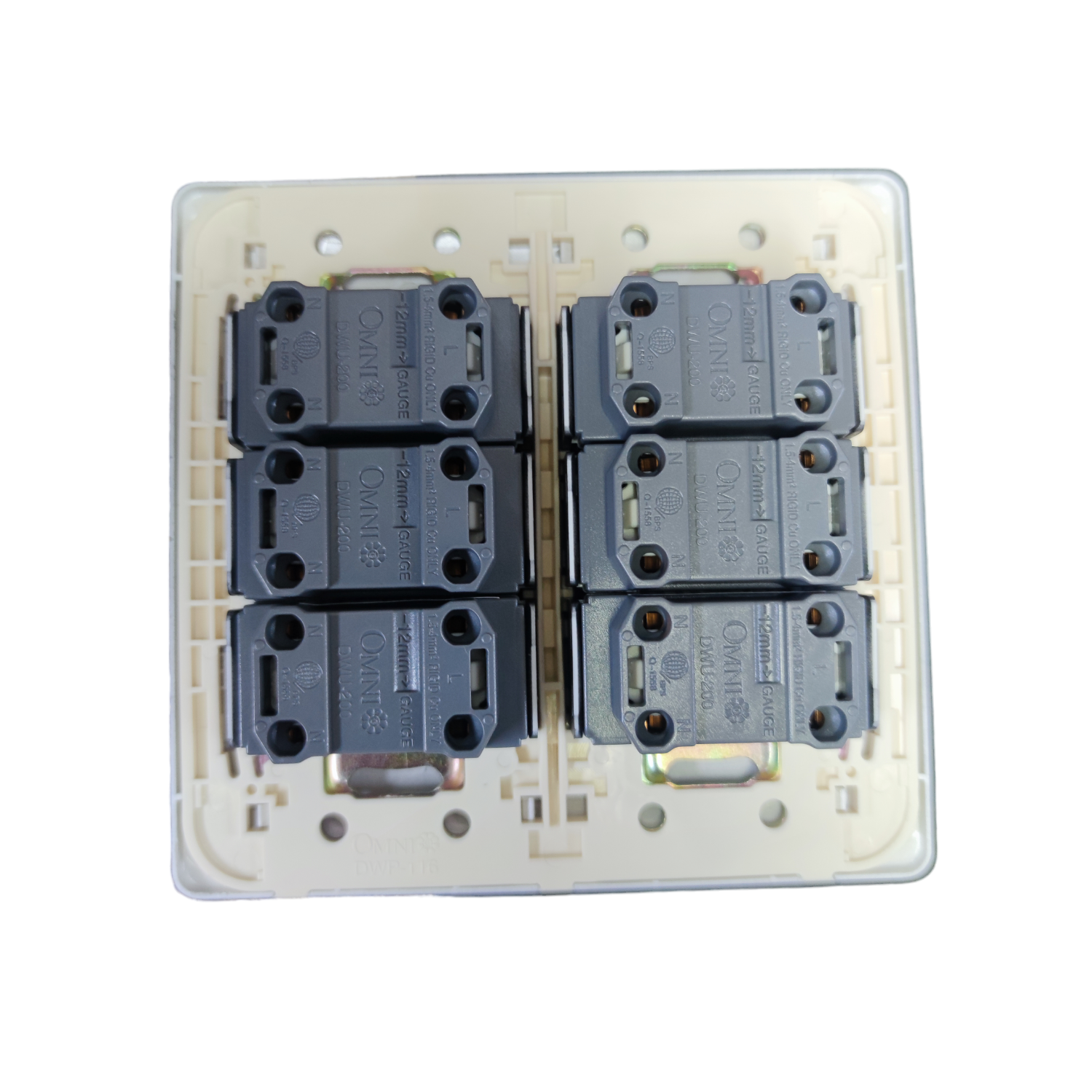 Omni 6 Gang Universal Outlet 16A 250V power socket panel with six switchable outlets