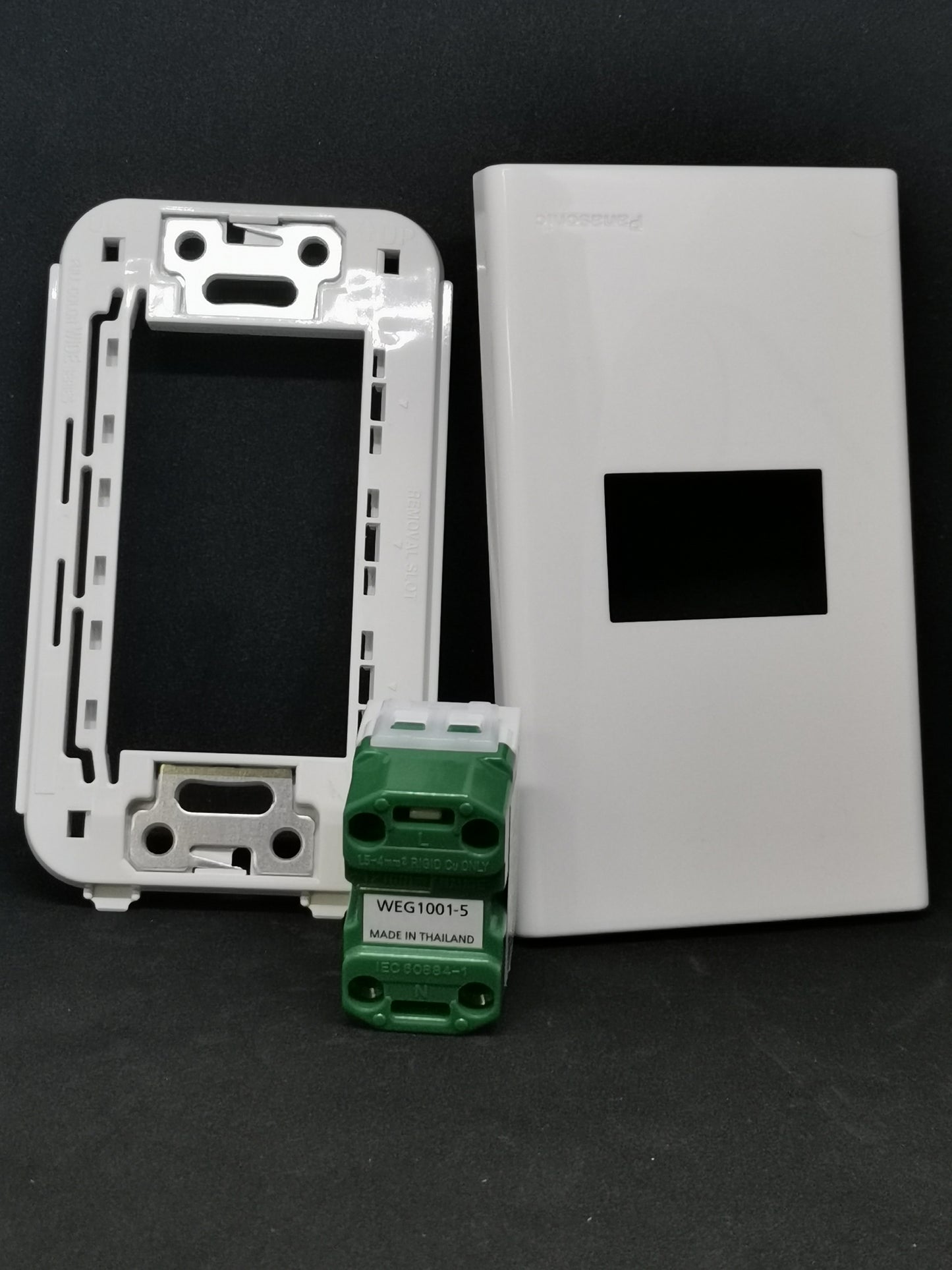 Panasonic 1 Gang Outlet, Convenience Outlet 1 Gang, Flat Pin Outlet Wide Series WEG1001-K/WEG6801