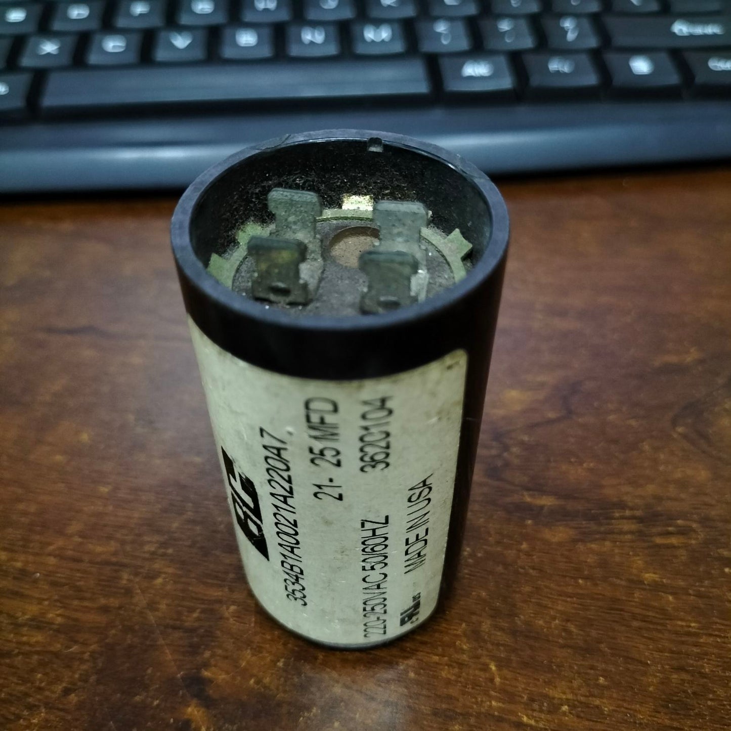 BC Motor Starting Capacitor 21-25uF 250V for electrical circuit applications