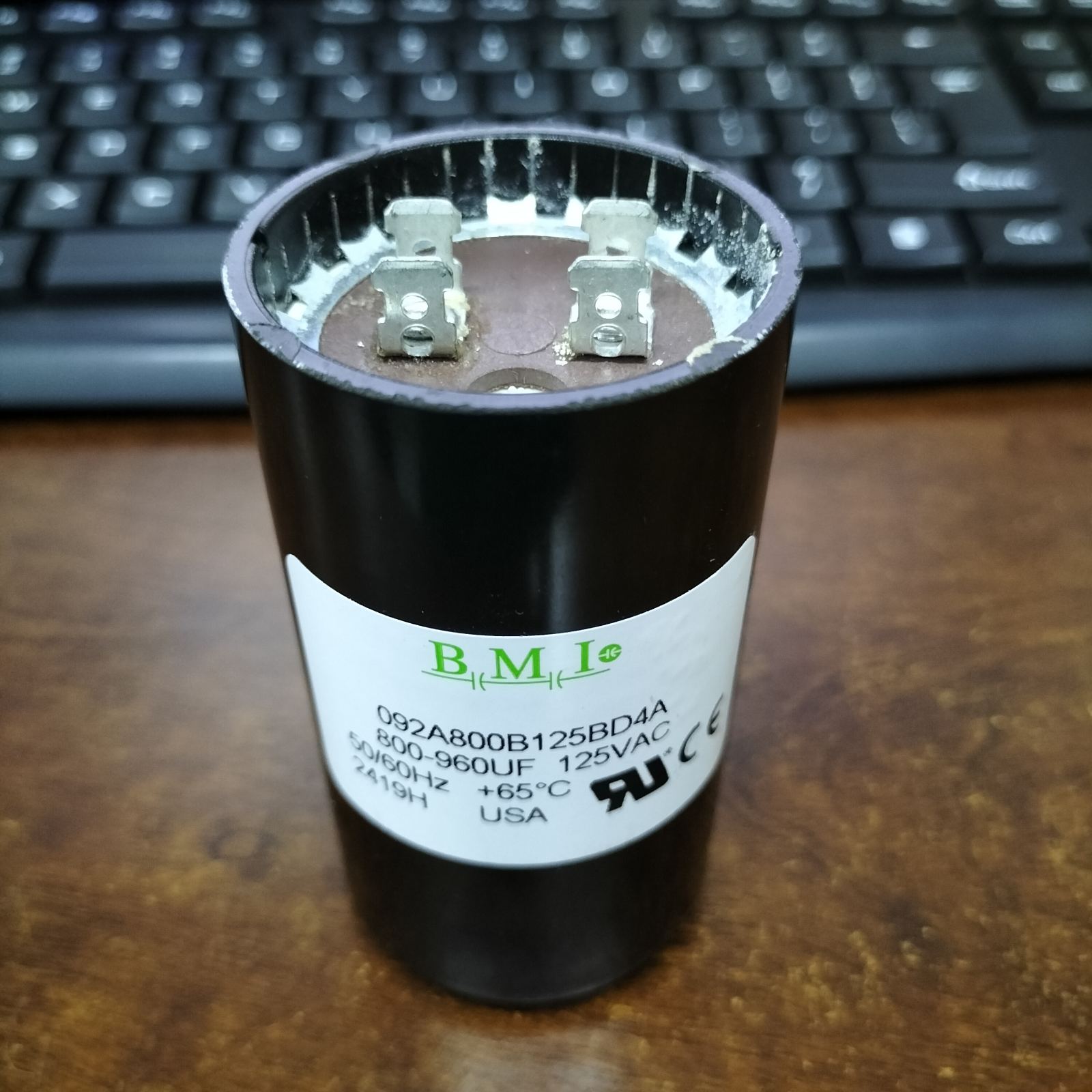 BMI motor starting capacitor 800-960uF 125V designed for reliable electrical performance