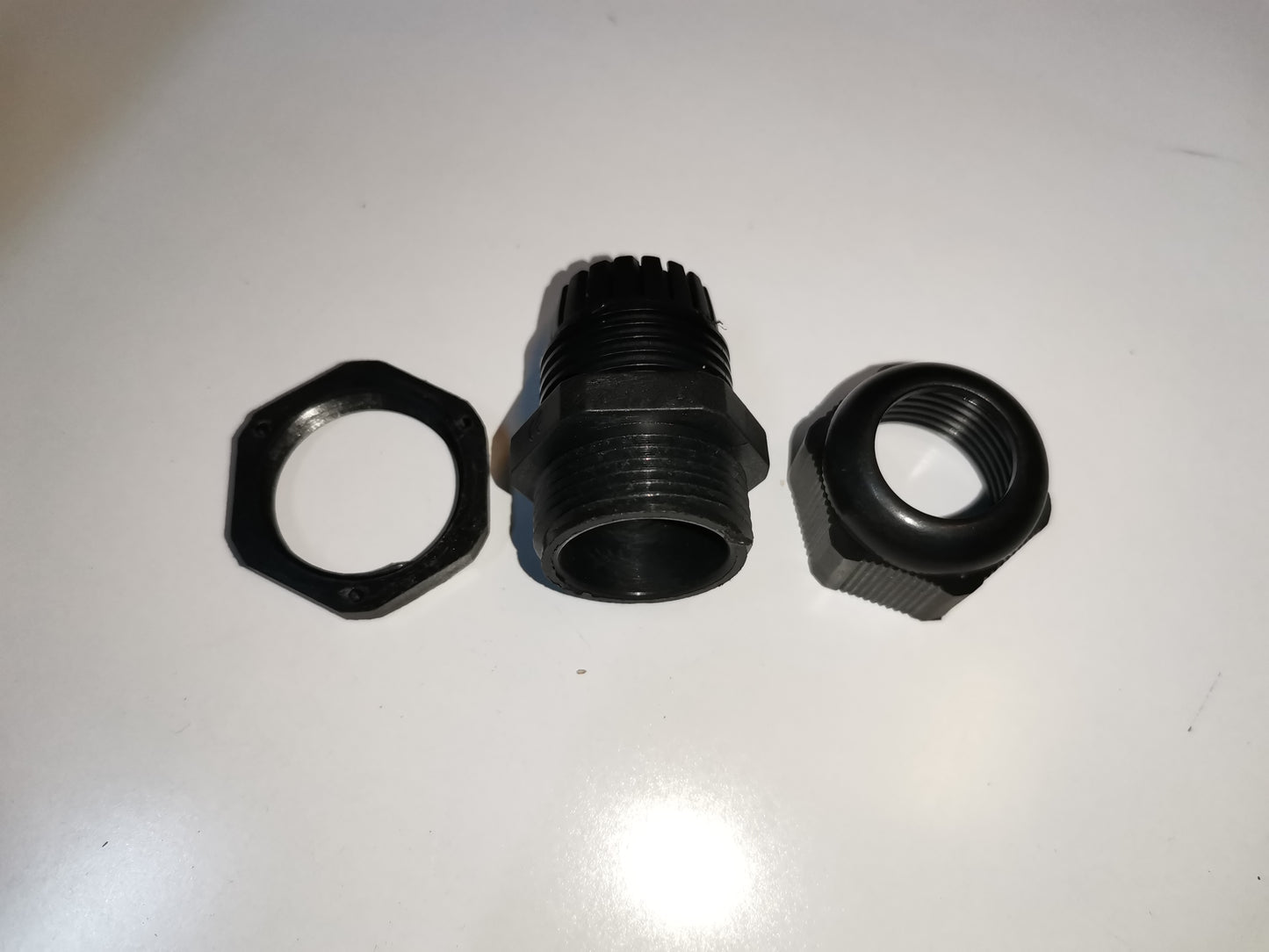 Grippes black Cable Gland M25 13-18mm with nut and sealing ring for cable management