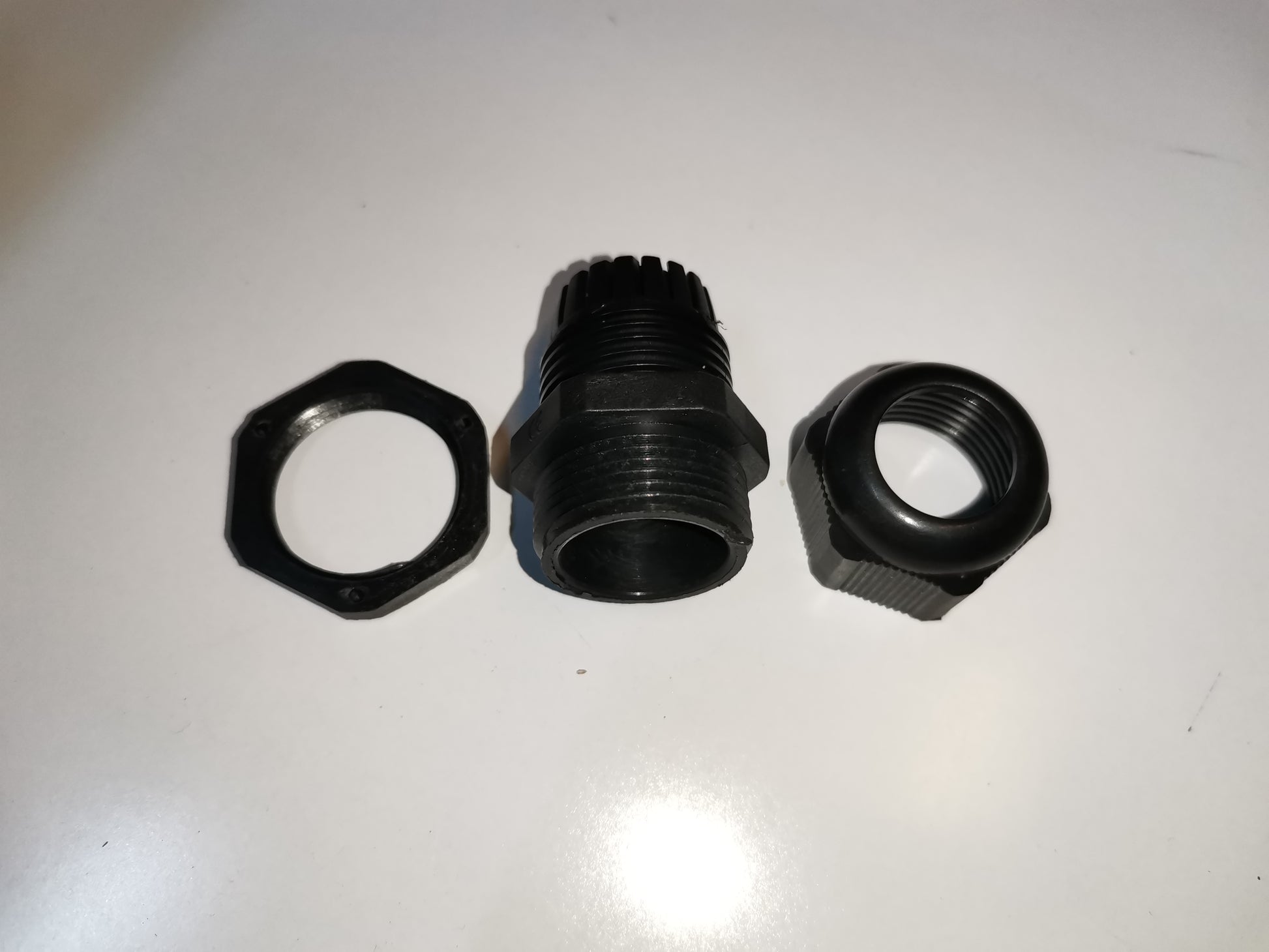 Grippes black Cable Gland M25 13-18mm with nut and sealing ring for cable management
