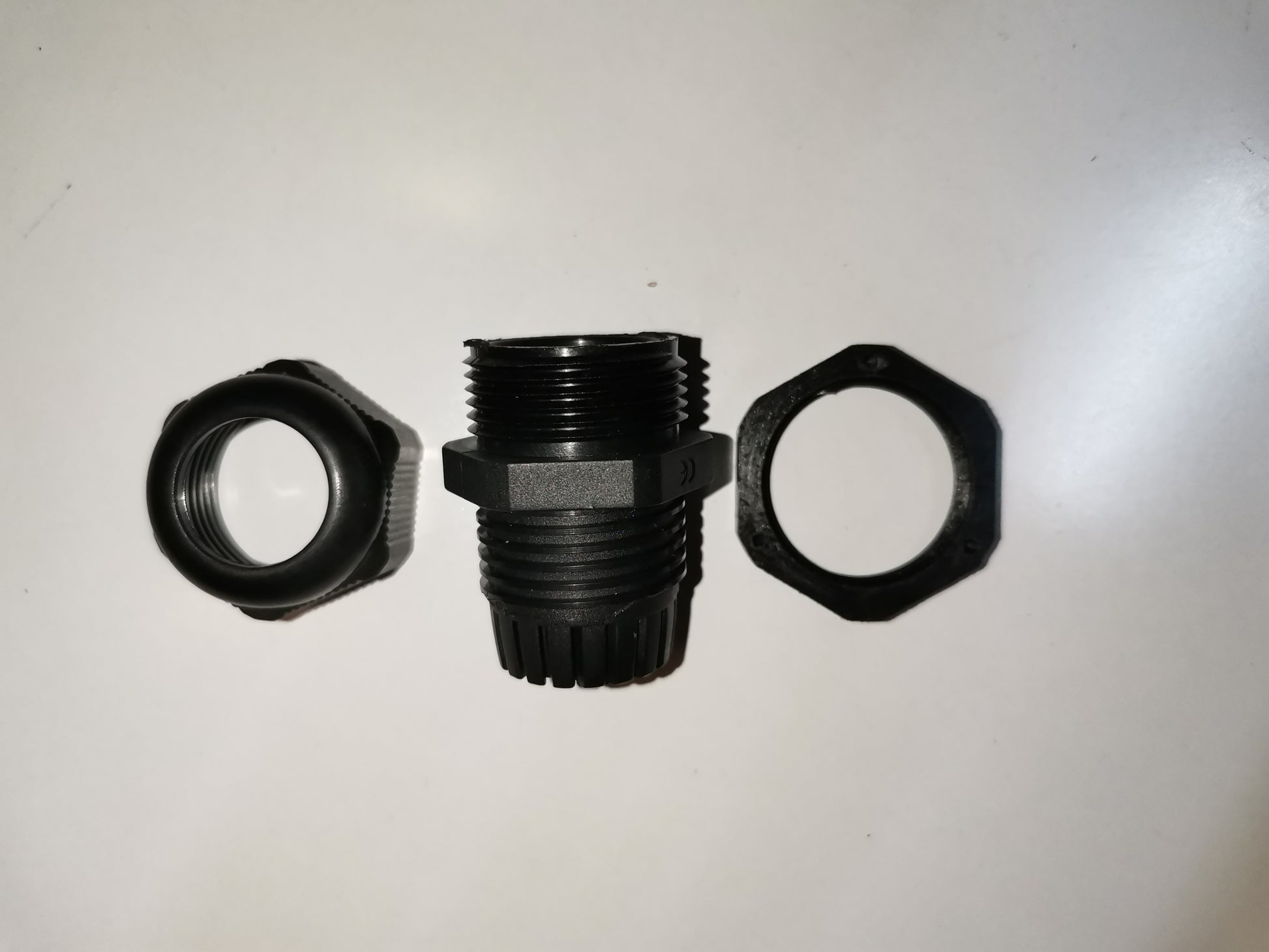 Grippes Cable Gland M25 13-18mm black plastic cable management gland with locking nut and seal ring