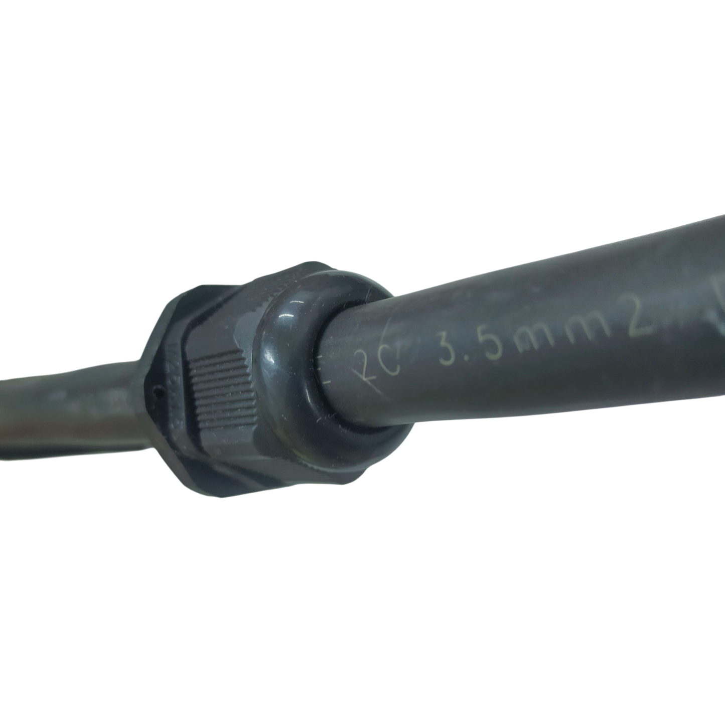 Grippes Cable Gland M25 13-18mm securing a black electrical cable for cable management