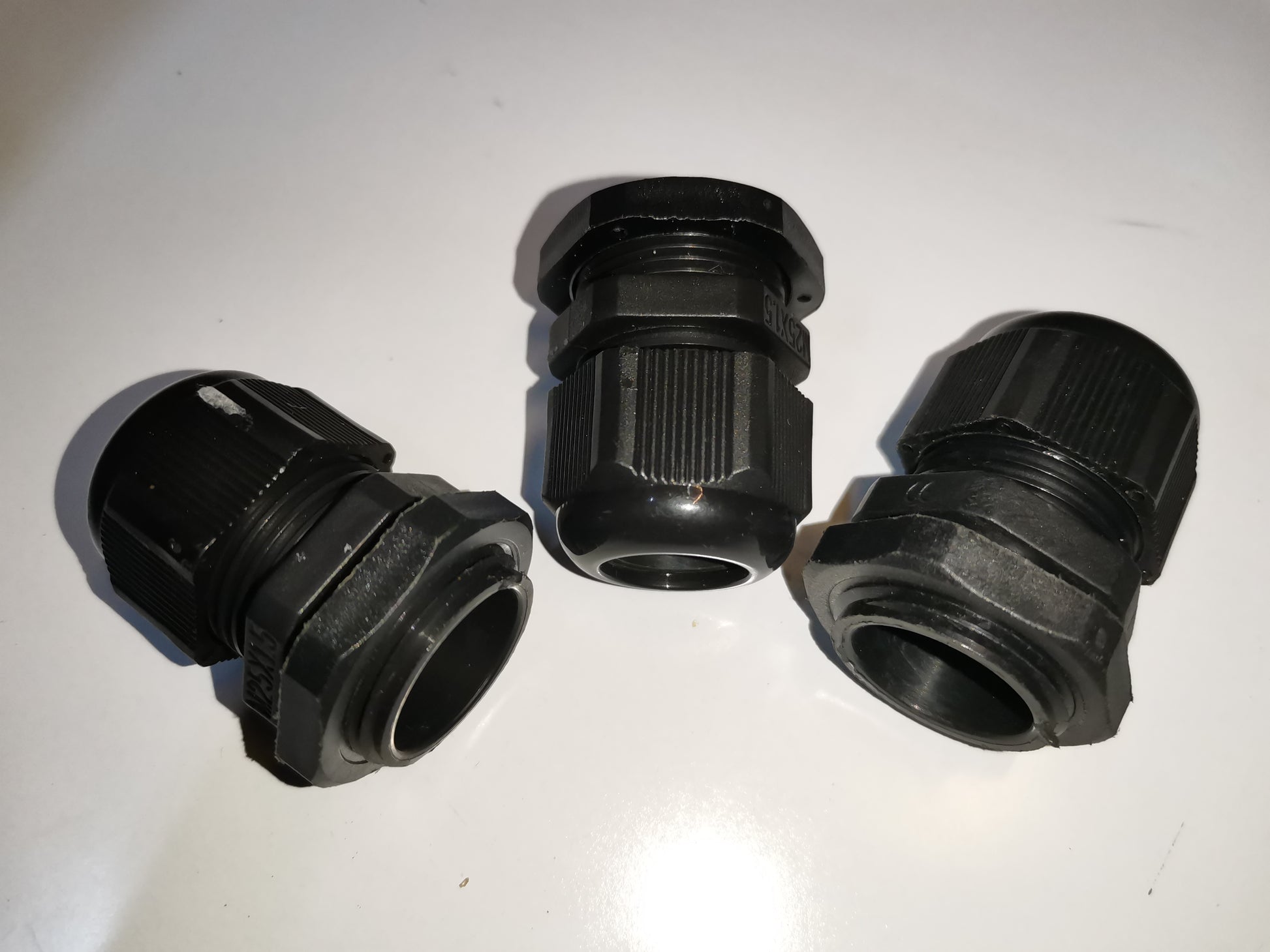 Grippes black plastic Cable Gland M25 13-18mm for secure cable management and protection
