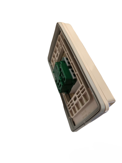 Omni Weatherproof Universal Outlet with Ground 16A 250V WPP-602+WWP-111+WWG-203