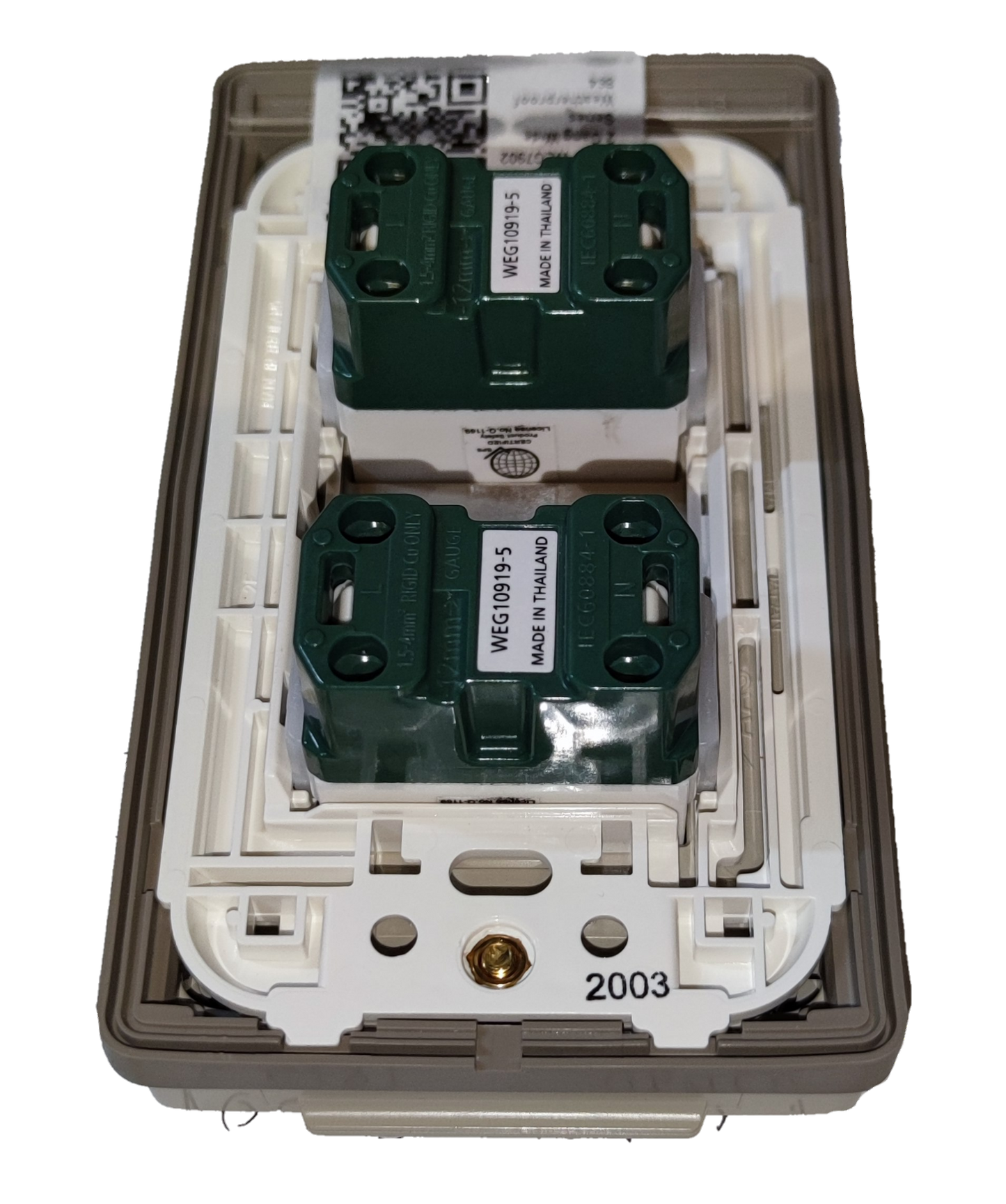 Panasonic Weatherproof Plate 2 Gang Universal Outlet Wide Series, 2 Gang Universal Outlet with Weatherproof Plate Cover 16A 250V WEG10919-5 x2 / WEG7902