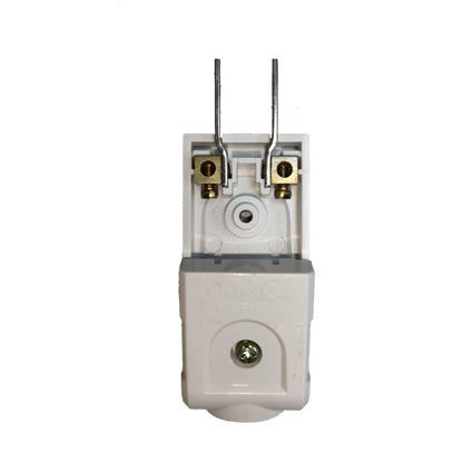 Omni 15A 250V flat pin electrical plug with sturdy construction and safe connection features