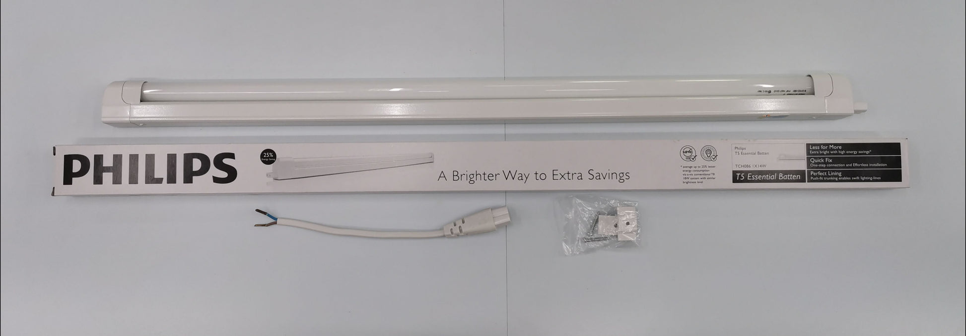 Philips 14W T5 fluorescent tube daylight with packaging and accessories for energy-efficient lighting