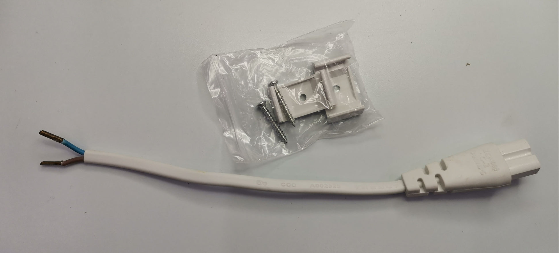 Philips 14W T5 fluorescent tube daylight with connectors and mounting clips for easy installation