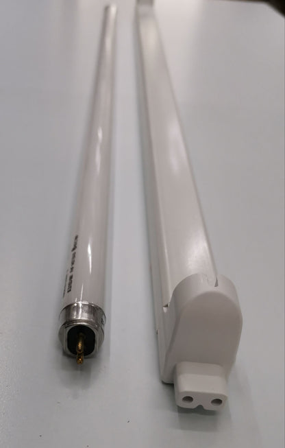 Philips 14W T5 fluorescent tube daylight with a slim design for bright lighting solutions