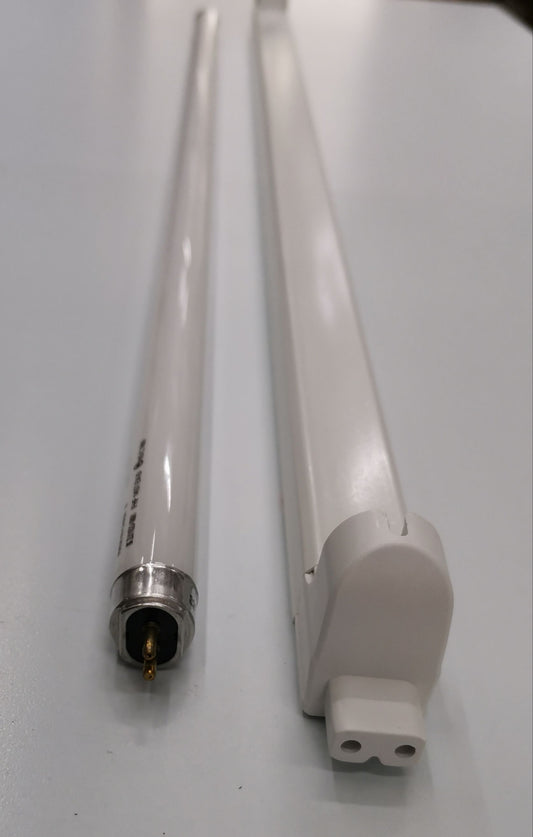 Philips 14W T5 fluorescent tube daylight with a slim design for bright lighting solutions