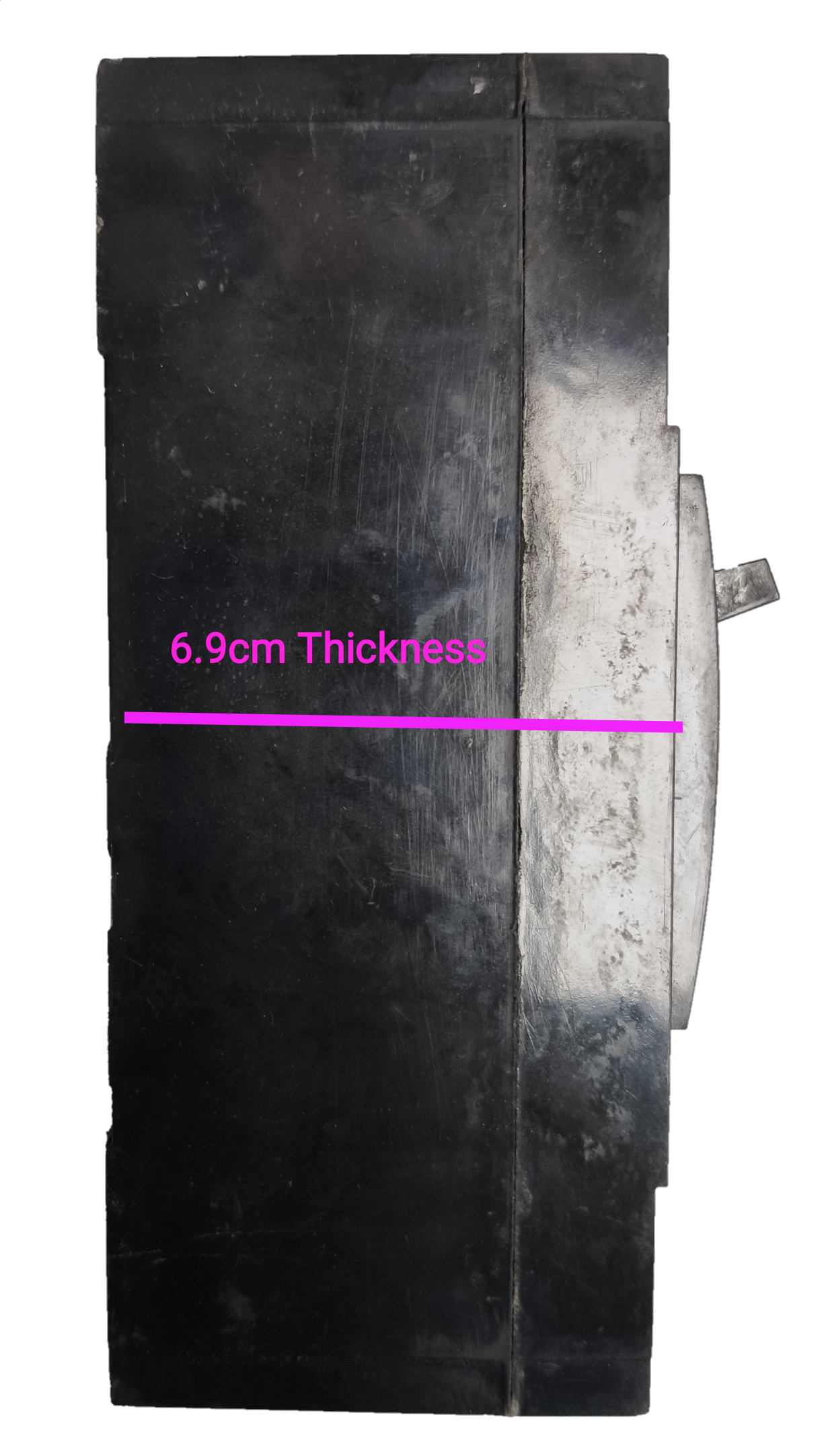 Side view of GE 125A Circuit Breaker 3 Pole 220V showing 6.9cm thickness in black casing