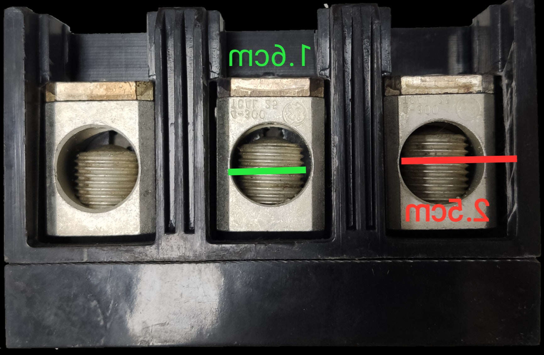 Close-up of GE 125A Circuit Breaker 3 Pole 220V showing metal terminals and measurements