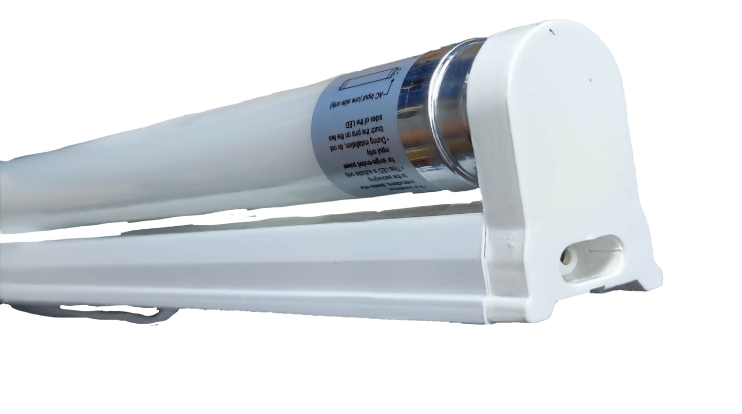 Ecolum 8W LED T8 fluorescent lamp with white housing and end cap for energy-efficient lighting