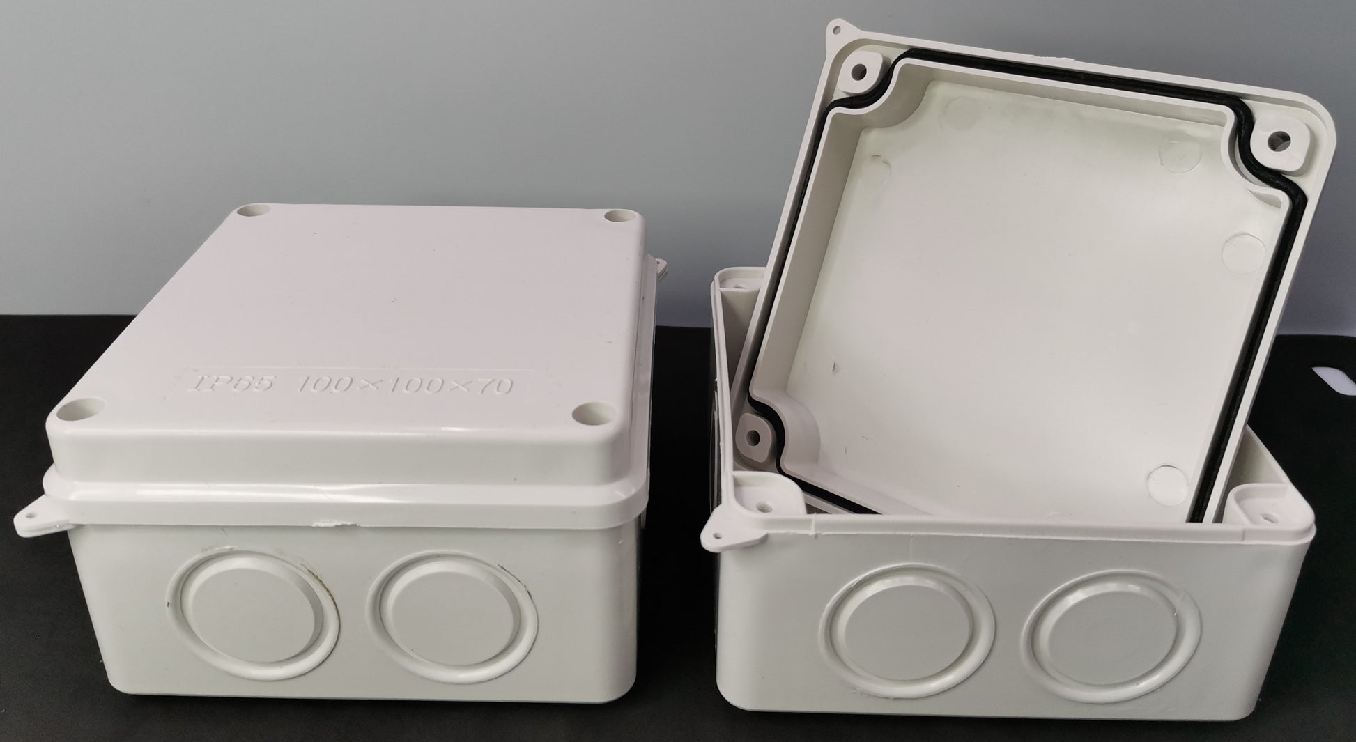 Grippes PVC Box 100x100x70 N type electrical junction box with removable lid and multiple cable entry points