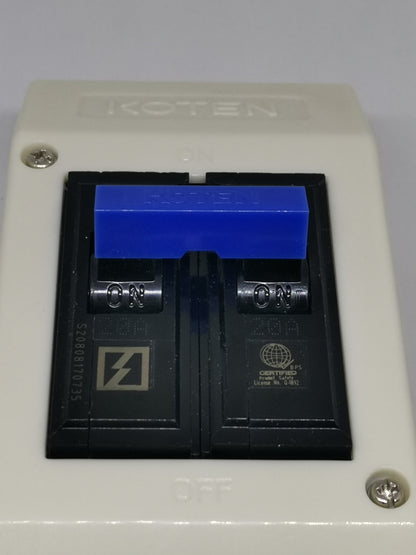 Koten 20A pole circuit breaker with outlet 220V featuring dual switches and protective casing