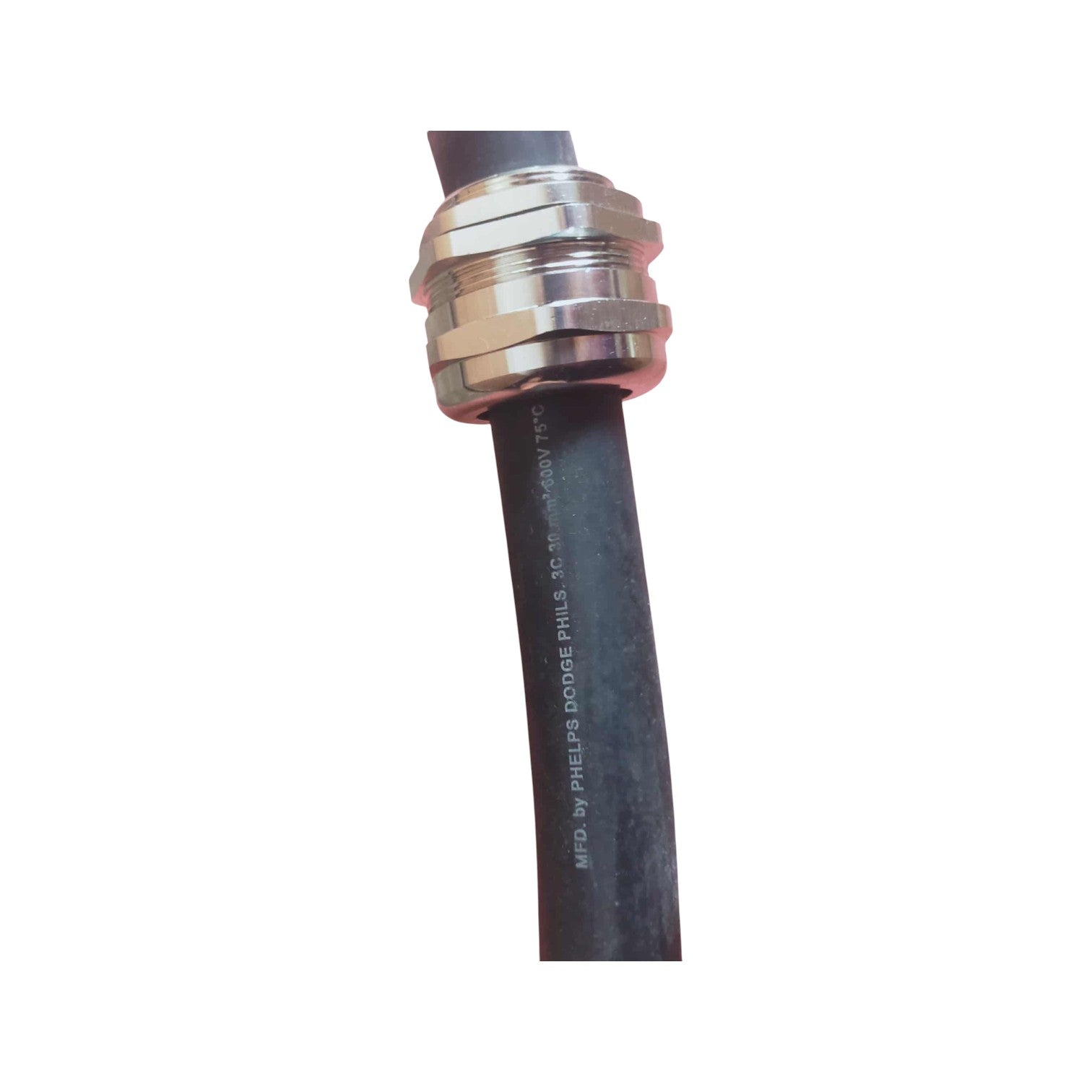 M40 nickel plated brass cable gland 22-32mm secured on a thick cable for reliable connections