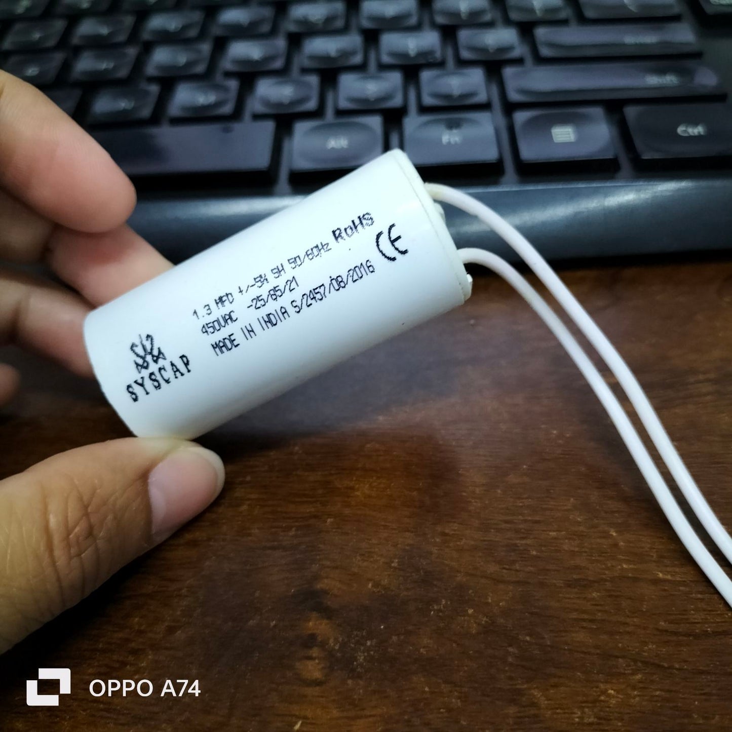 Syscap motor running capacitor 450V AC for electrical applications, featuring compact design and durable build