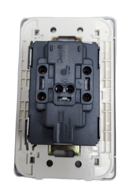 Omni 16A 250V universal power outlet with multiple ports for versatile connectivity