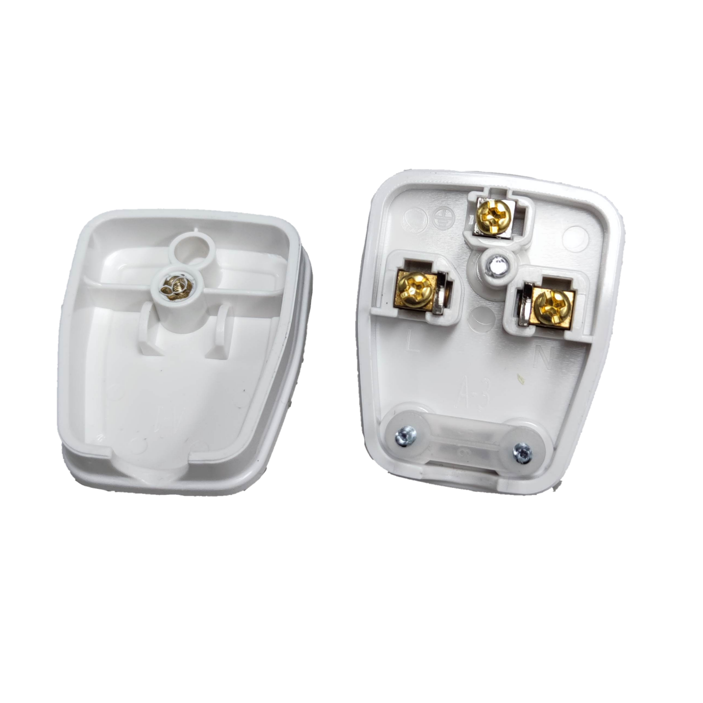 Omni flat pin plug WHG-008 20A 250V with three brass terminals for secure electric connections