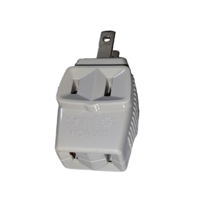 Omni triple top adaptor 10A 250V with multiple outlets for versatile connectivity