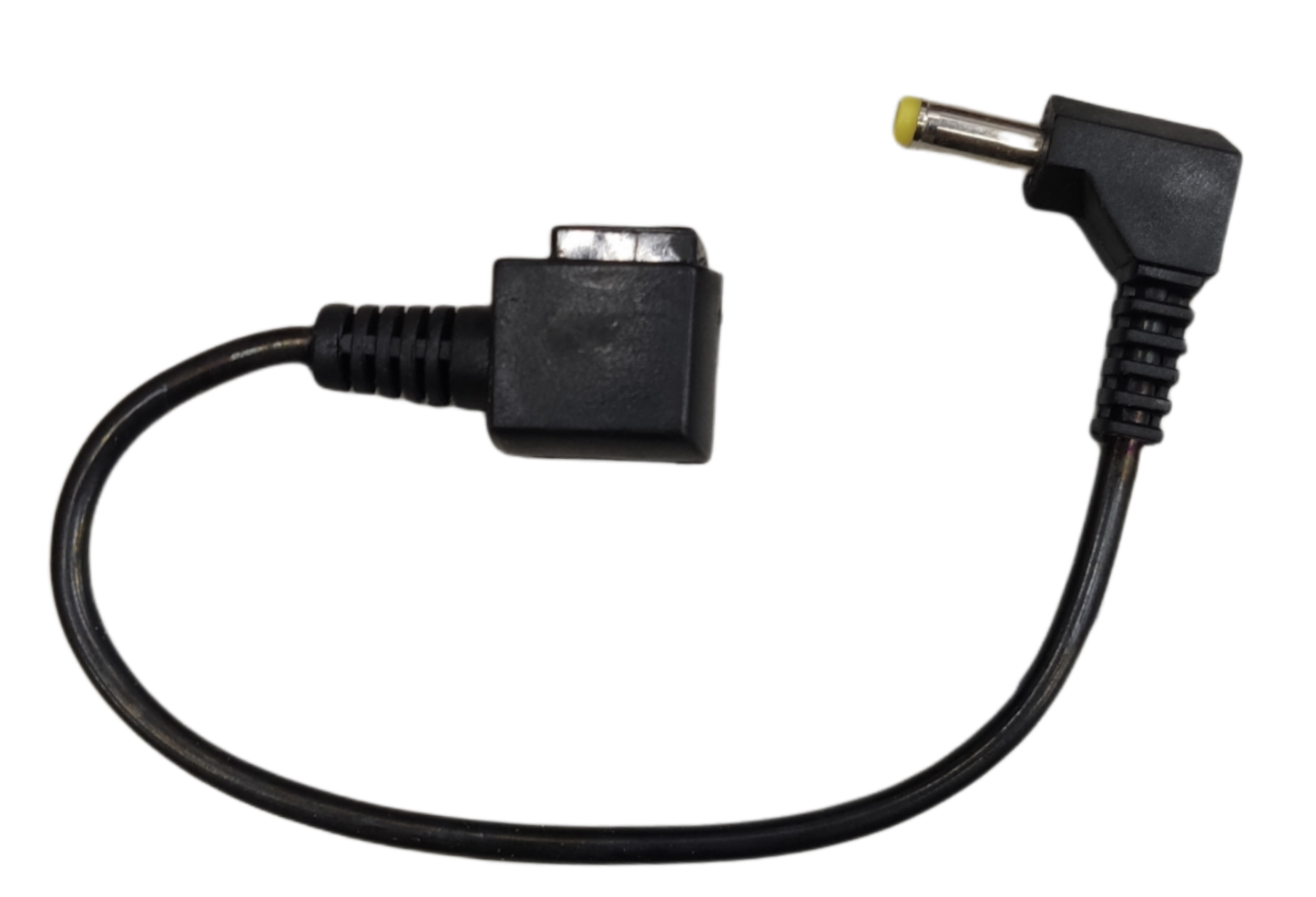 Right angle DC power cable for convenient connectivity in tight spaces